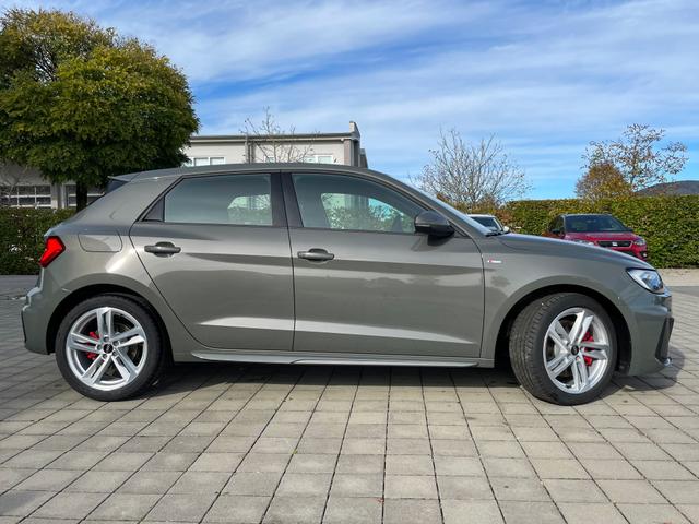 Fahrerseite Audi A1 Sportback S-line DYNAMIK 