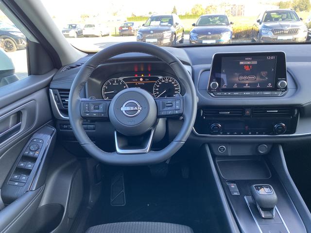 Innenraum Lenkrad Mittelkonsole Nissan Qashqai ACENTA