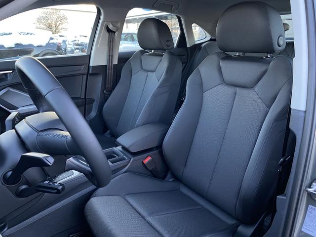 Interieur 2022 Audi Q3 Sportback Basis 