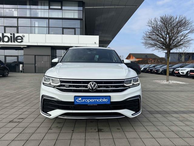 Vorne VW Tiguan R-Line (D6 Promo) 1.5 TSI OPF ACT DSG 150
