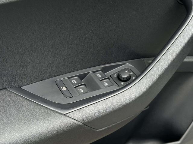 Fahrert&uuml;r highlights Skoda Karoq STYLE