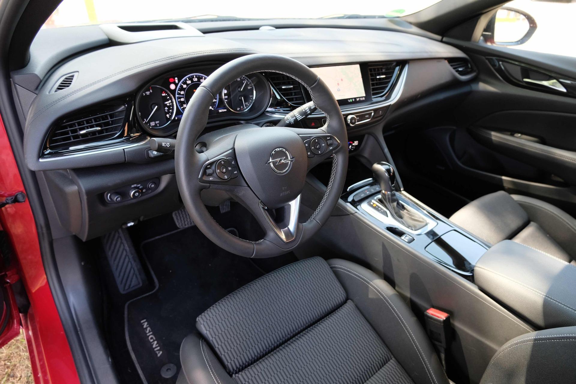 Neuer Opel Insignia: Adaptives Scheinwerfersystem mit 9