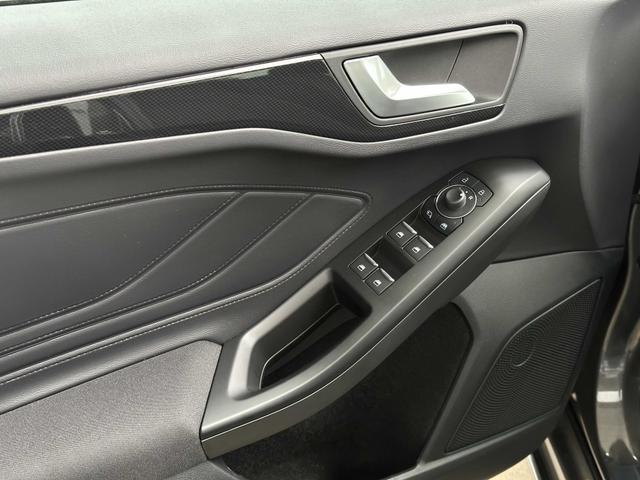 Fahrert&uuml;r Highlights Ford Focus Turnier ST-Line X 