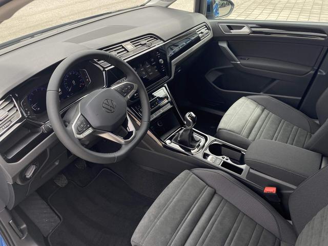  Innenraum VW Touran Highline MJ2023