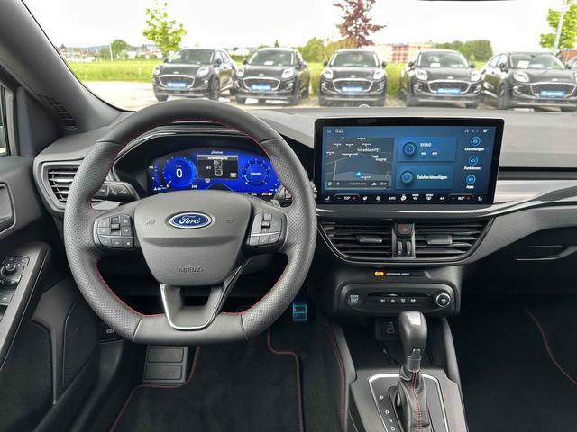 Innenraum Lenkrad Multimedia Ford Focus Turnier ST-Line X