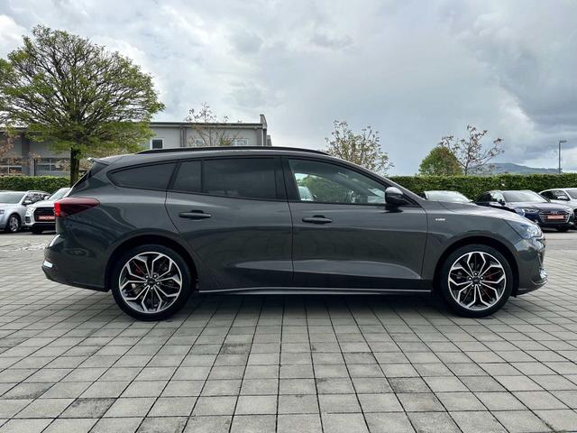 Beifahrerseite Ford Focus Turnier ST-Line X Magnetic Metallic 155 PowerShift
