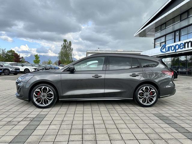 Fahrerseite Ford Focus Turnier ST-Line X Magnetic Metallic 155 PowerShift