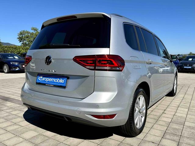 hinten VW Touran Comfortline