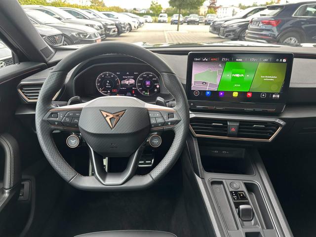 Innenraum Sport Lenkrad Multimedia Cupra Formentor VZ5