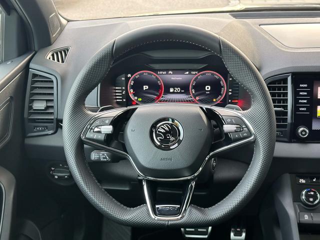 Lenkrad Skoda Karoq 2025 SPORTLINE 1.5 TSI 110 kW DSG