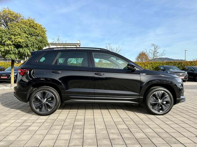 Beifahrerseite Skoda Karoq 2025 SPORTLINE 1.5 TSI 110 kW DSG