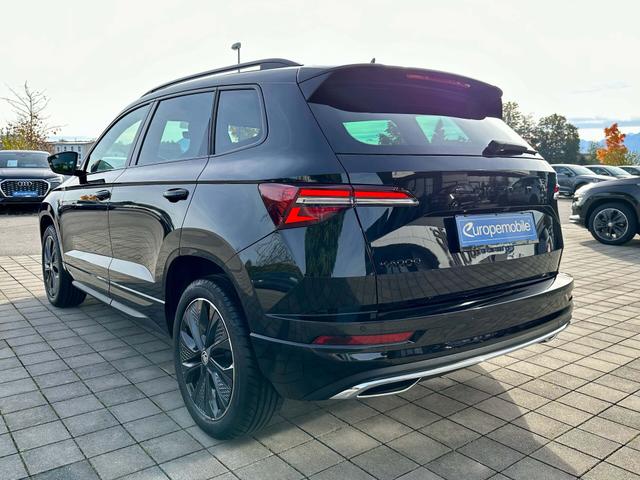 Hinten Skoda Karoq 2025 SPORTLINE 1.5 TSI 110 kW DSG