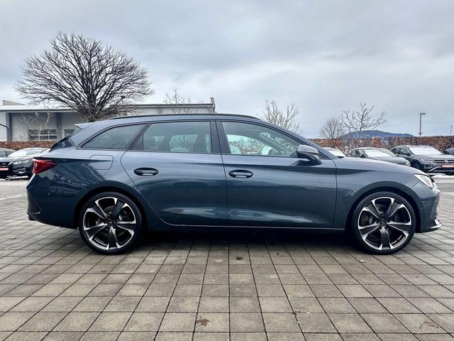 Beifahrerseite Cupra Leon Sportstourer VZ NAVI WINTER 2.0 TSI 228kW 4Drive DSG