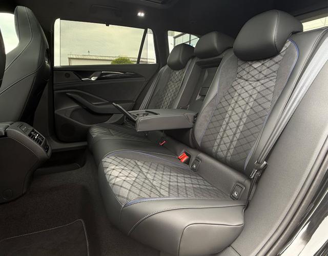 Rücksitzbank Volkswagen Passat Variant 2025 R-Line 2.0 TSI 4MOTION 265 DSG