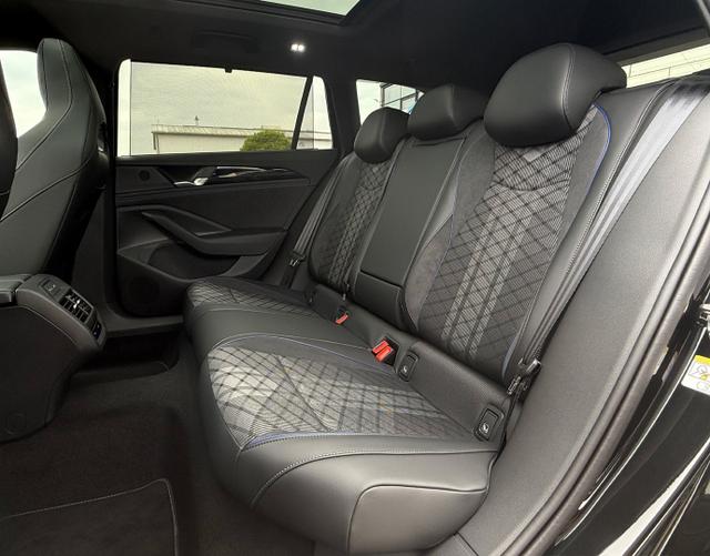 Rücksitzbank Volkswagen Passat Variant 2025 R-Line 2.0 TSI 4MOTION 265 DSG