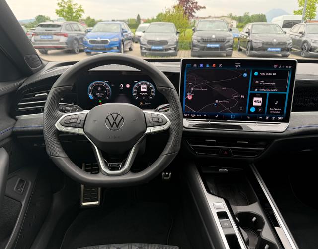 Innenraum Volkswagen Passat Variant 2025 R-Line 2.0 TSI 4MOTION 265 DSG