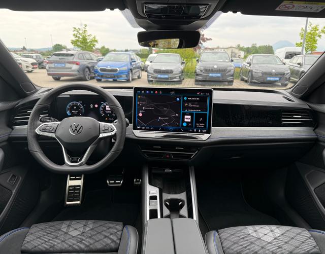 Innenraum Volkswagen Passat Variant 2025 R-Line 2.0 TSI 4MOTION 265 DSG