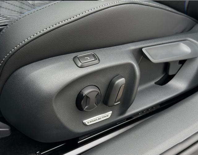 Fahrersitz elektrisch Volkswagen Passat Variant 2025 R-Line 2.0 TSI 4MOTION 265 DSG