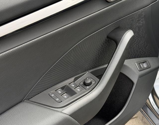 Fahrertür Highlights Skoda Octavia Combi 2025 H14 SELECTION 1.5 TSI mHEV 110kW DSG