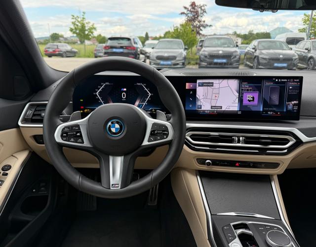 Innenraum BMW 3er Touring 330e M Sport Sportautomatik