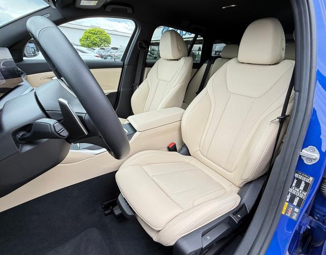 Vordersitze Polsterung BMW 3er Touring 330e M Sport Sportautomatik