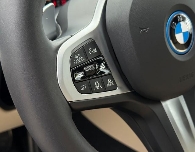 Multifunktionslenkrad BMW 3er Touring 330e M Sport Sportautomatik