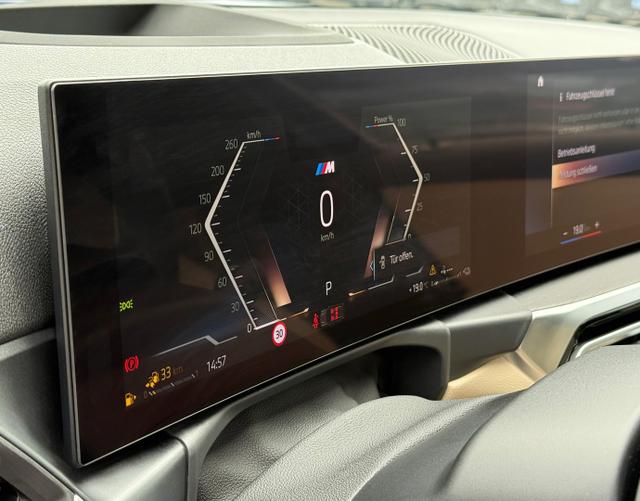 Digitales Cockpit BMW 3er Touring 330e M Sport Sportautomatik