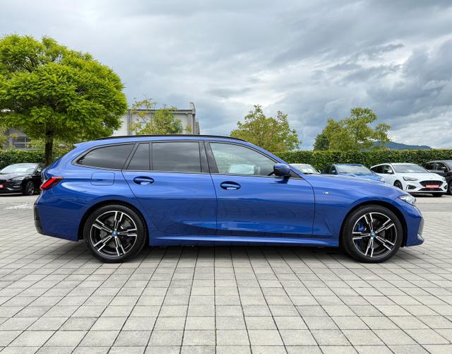Beifahrerseite BMW 3er Touring 330e M Sport Sportautomatik