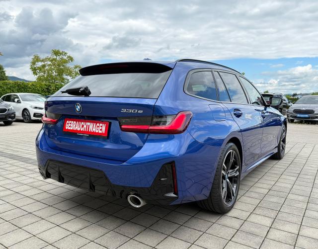 Hinten BMW 3er Touring 330e M Sport Sportautomatik