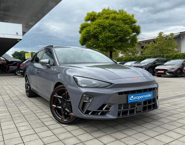 Vorne Cupra Leon Sportstourer VZ 2.0 TSI 245 kW DSG 
