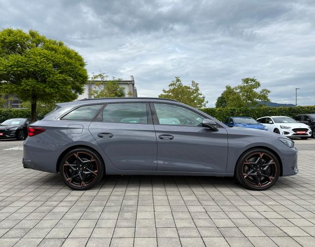 Beifahrerseite Cupra Leon Sportstourer VZ 2.0 TSI 245 kW DSG 