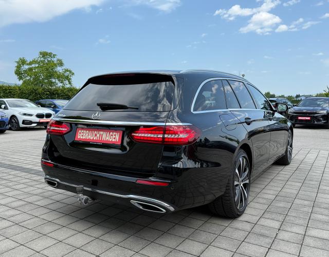 Hinten Mercedes-Benz E-Klasse T-Modell E 300