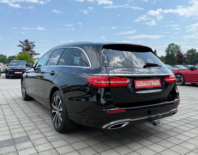 Hinten Mercedes-Benz E-Klasse T-Modell E 300
