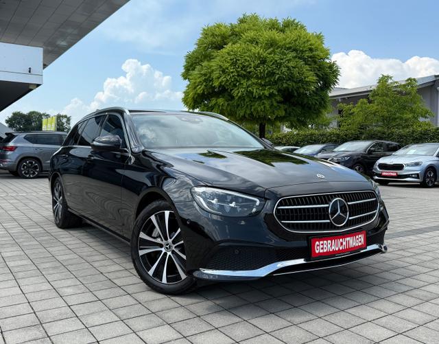 Vorne Mercedes-Benz E-Klasse T-Modell E 300