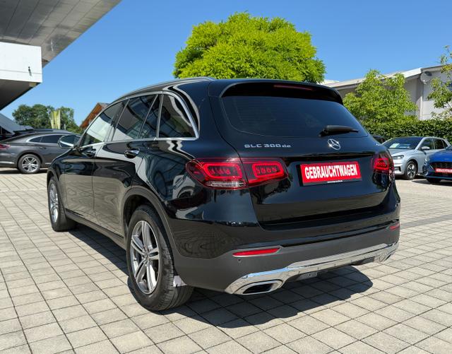 Hinten Mercedes-Benz GLC 300 de Plug-in-Hybrid 4Matic AMG