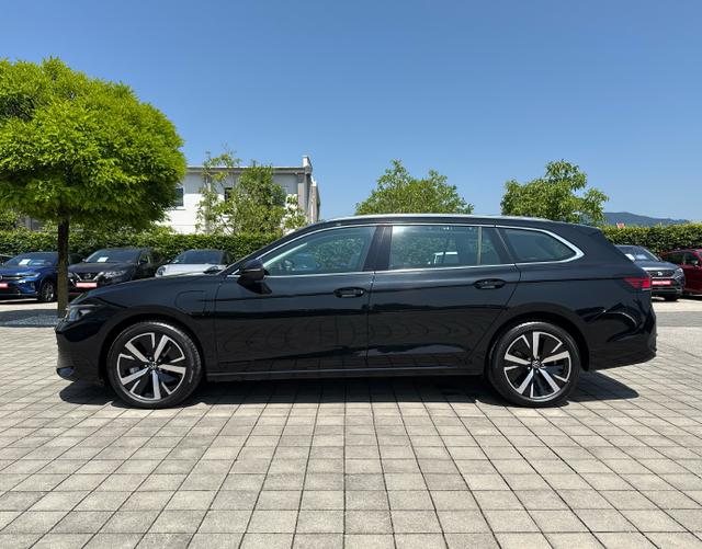Fahrerseite Volkswagen Passat Variant 2025 Business 1.5 TSI eHybrid 150kW