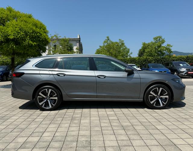Beifahrerseite Volkswagen Passat Variant 2025 Business 1.5 TSI eHybrid 150kW 