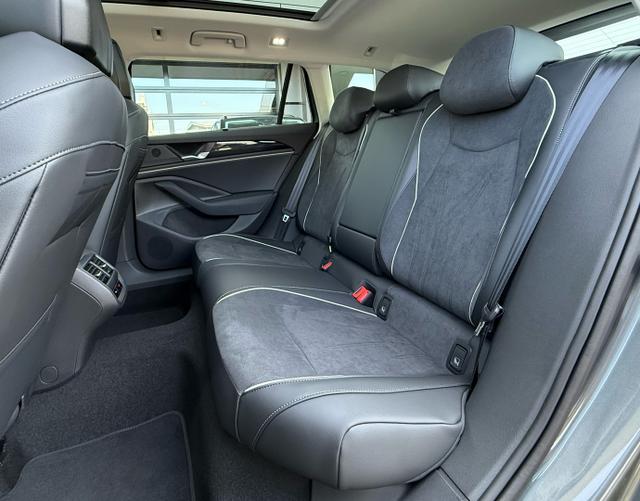 Rücksitzbank Volkswagen Passat Variant 2025 Business 1.5 TSI eHybrid 150kW 
