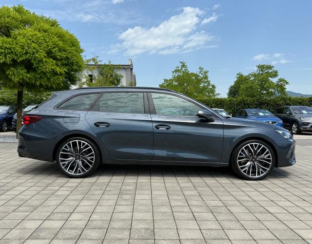 Beifahrerseite Cupra Leon Sportstourer VZ 2.0 TSI 245 kW DSG