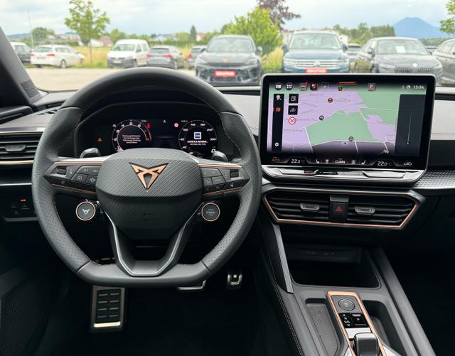 Innenraum multimedia sportlenkrad Cupra Leon 2026 Sportstourer VZ
