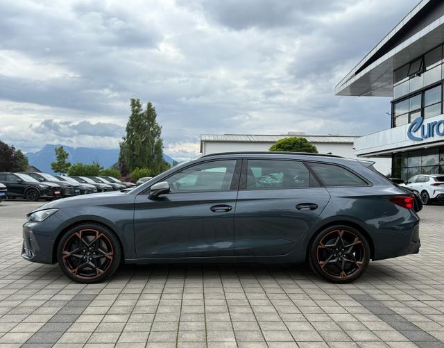 Fahrerseite Cupra Leon 2026 Sportstourer VZ Magnetic Grau Metallic