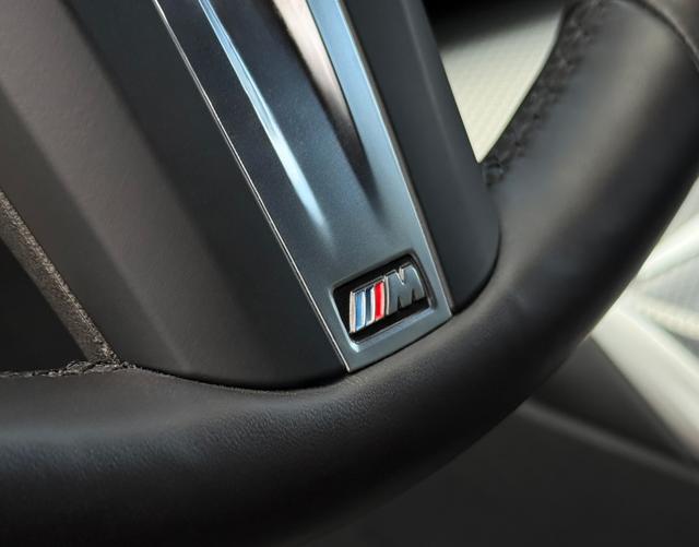 Lenkrad logo BMW 3er Touring 320 d Mild Hybrid xDrive M Sport