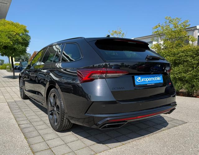 Hinten Skoda Octavia Combi 2025 H5 RS