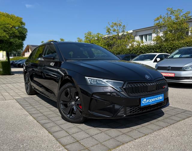 Vorne Skoda Octavia Combi 2025 H5 RS