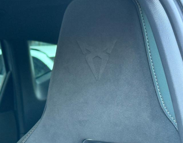 Logo Polsterung Cupra Formentor VZ 2.0 TSI 333 DSG 4Drive
