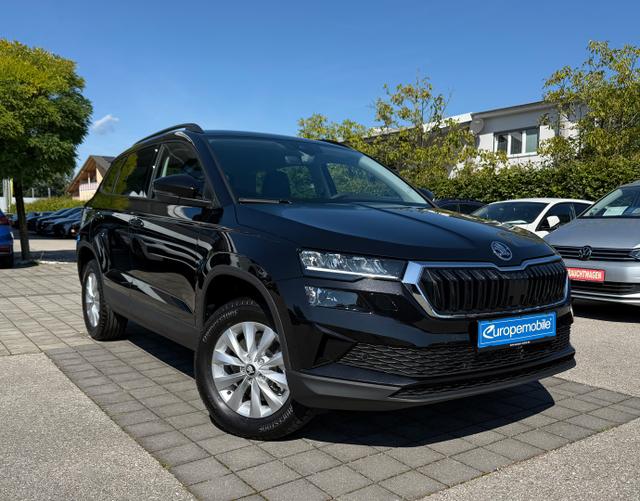 Vorne Skoda Karoq SELECTION 2025 1.5 TSI 110kW DSG