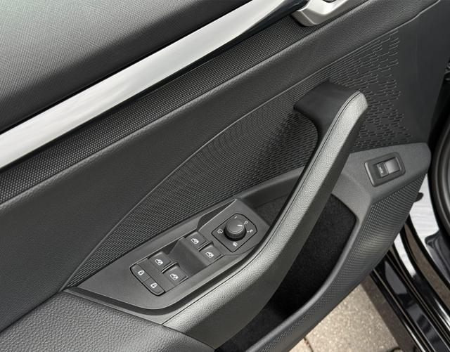 Fahrertür Highlights Skoda Octavia Combi 2025 H14 SELECTION 1.5 TSI mHEV 110kW DSG