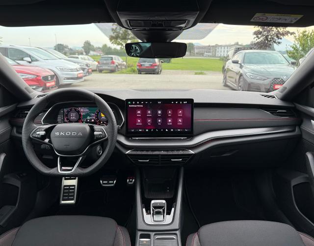 Innenraum Skoda Octavia Combi 2025 H4 RS 2.0 TSI 265 DSG