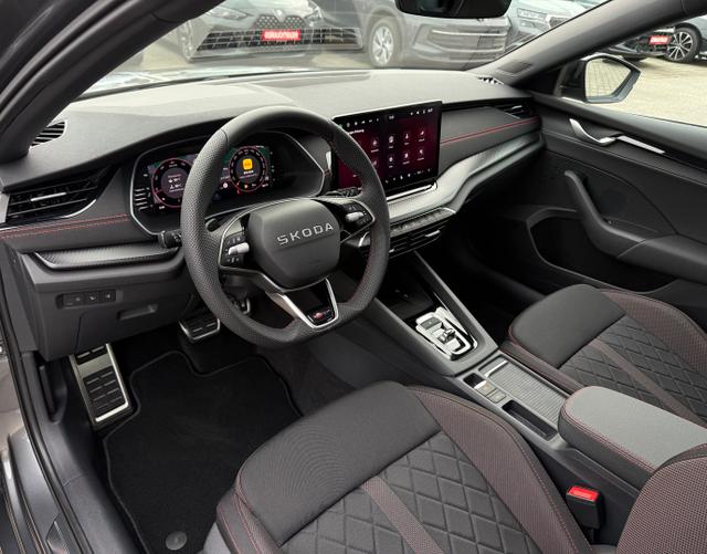 Interieur Skoda Octavia Combi 2025 H4 RS 2.0 TSI 265 DSG