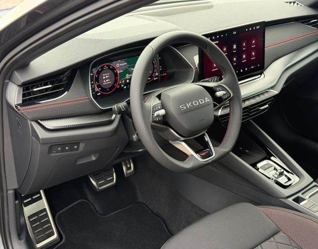 Interieur Skoda Octavia Combi 2025 H4 RS 2.0 TSI 265 DSG